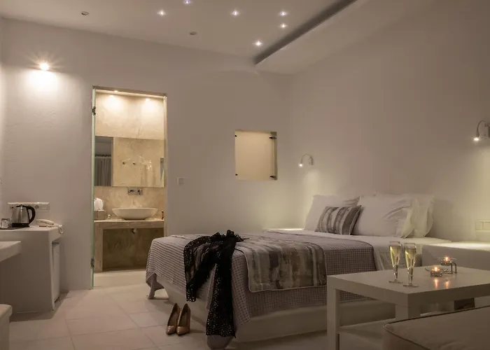 Ambience Fira (Santorini)