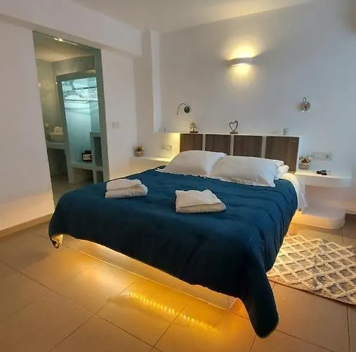 Ambience Fira (Santorini)