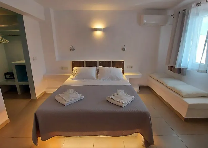 Ambience Fira (Santorini)