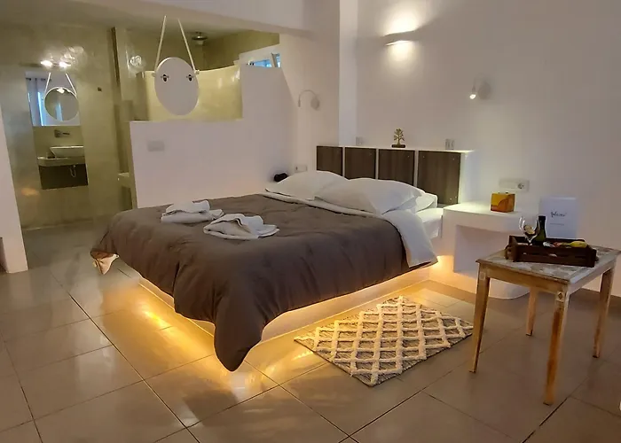 Ambience 4* Fira (Santorini)