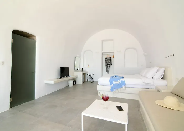 Otel Ambience Fira (Santorini)